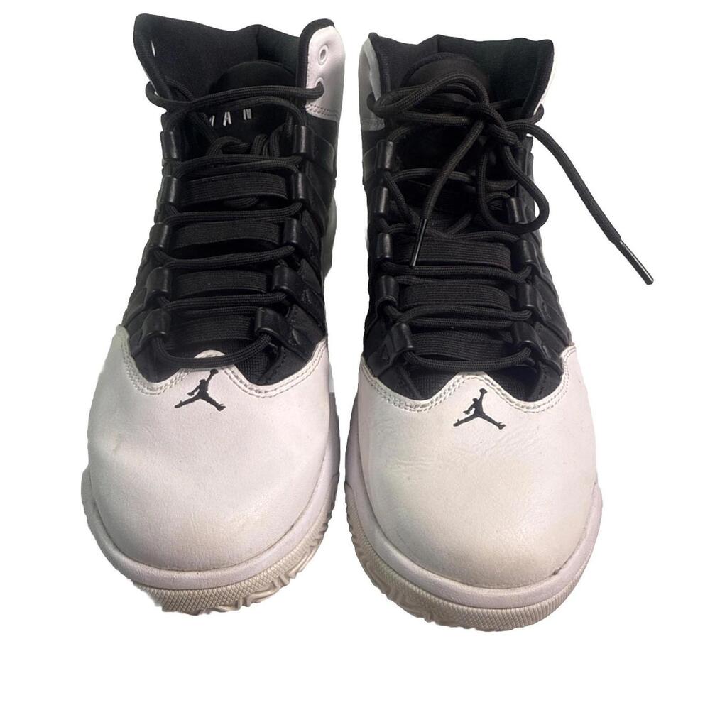 MENS NIKE JORDAN MAX AURA AQ9084 100 SIZE 9, White/ Black.